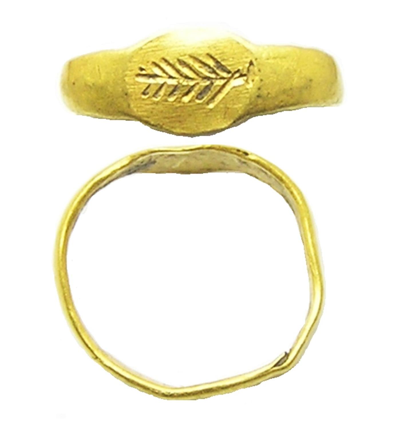 Roman Gold Finger Ring Victory Palm