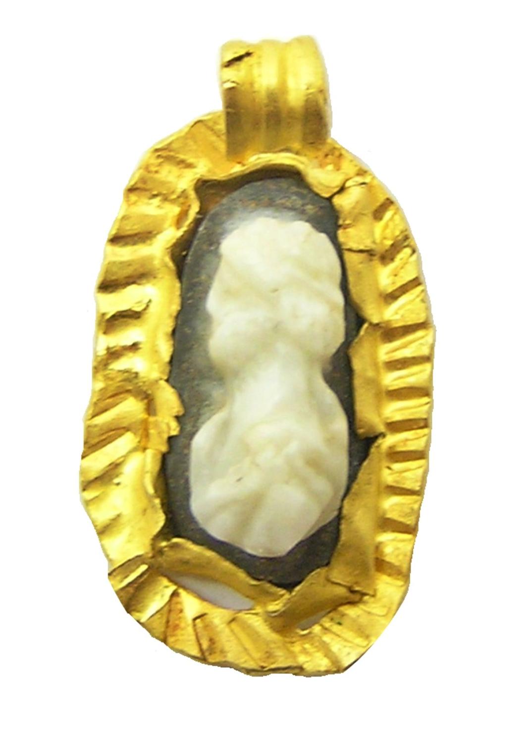 Roman gold hardstone cameo pendant of emperor Gallienus