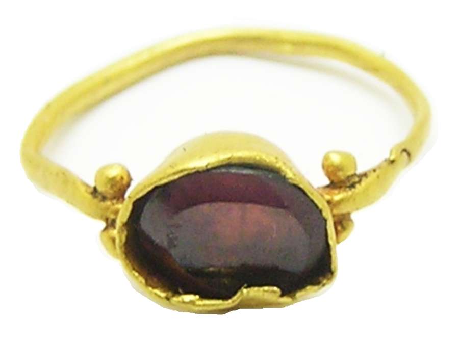 Late Roman gold & garnet finger ring