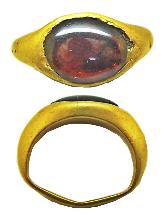 Hellenistic gold and garnet finger ring