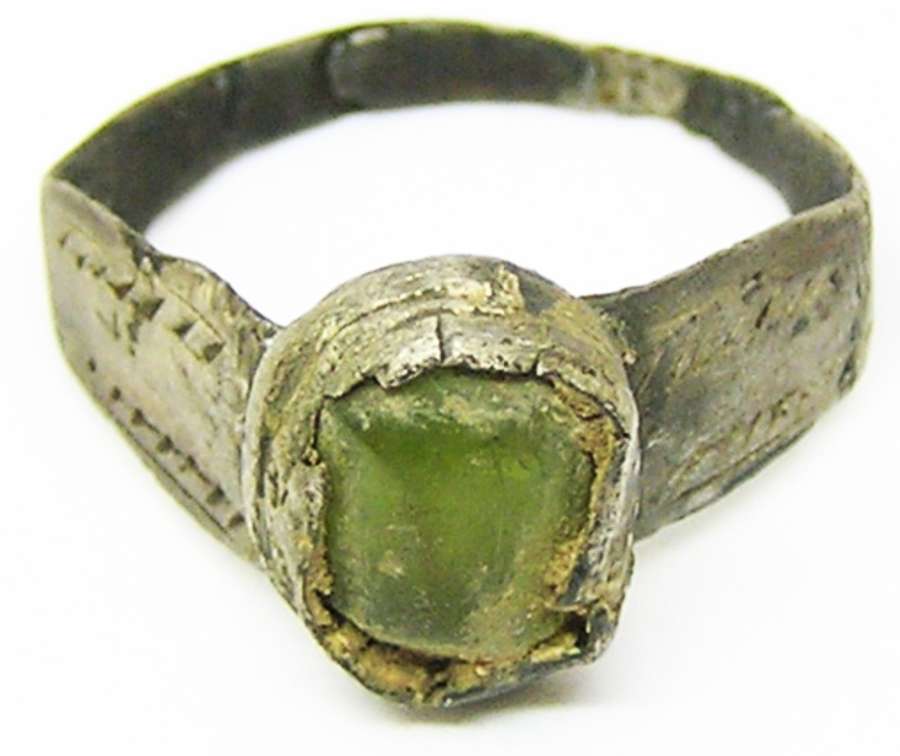 Roman silver finger ring Henig type VIII green stone