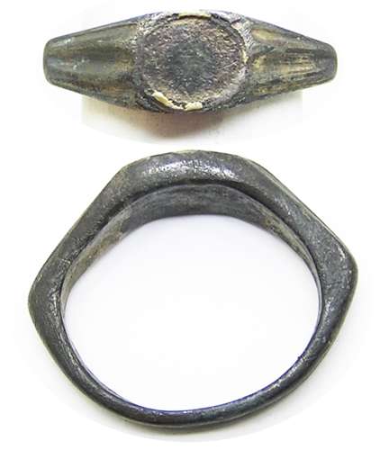 Ancient Roman silver finger ring Henig type VIII