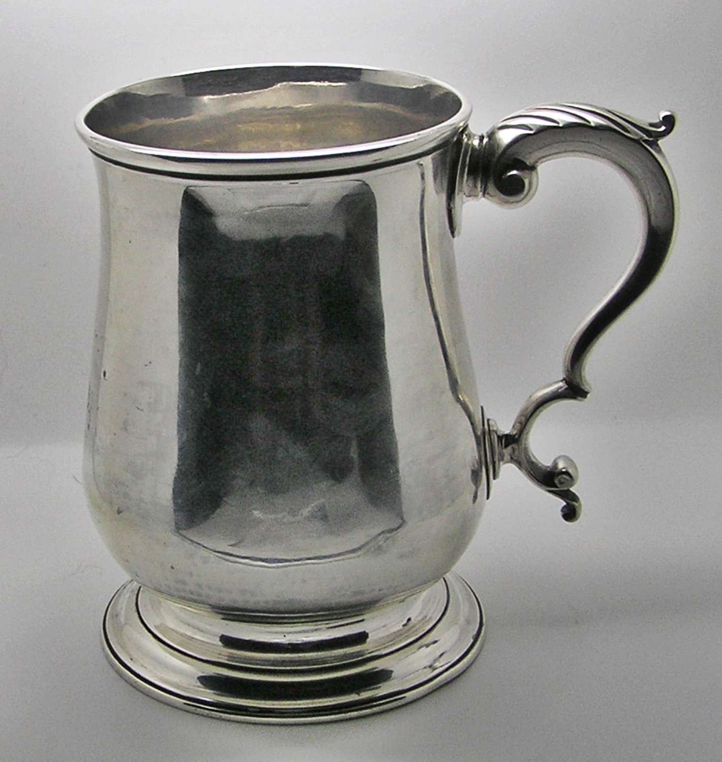 Georgian silver pint tankard by Thomas Wallis of London