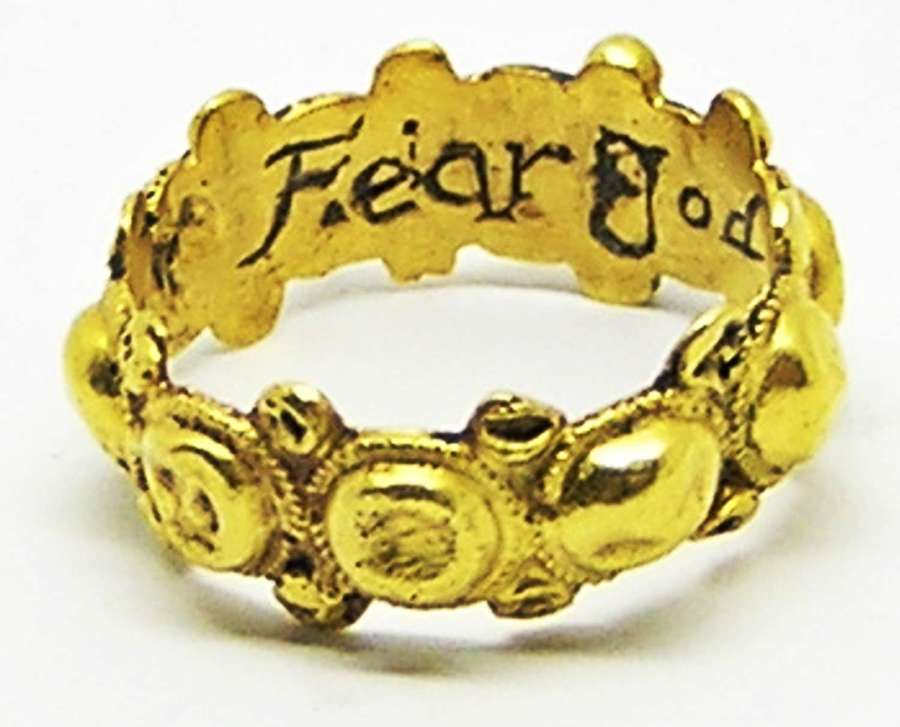 Jacobean gold posy ring "Fear God above all"