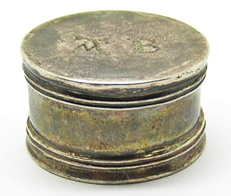 Tudor silver bacio-box for keepsake or miniature