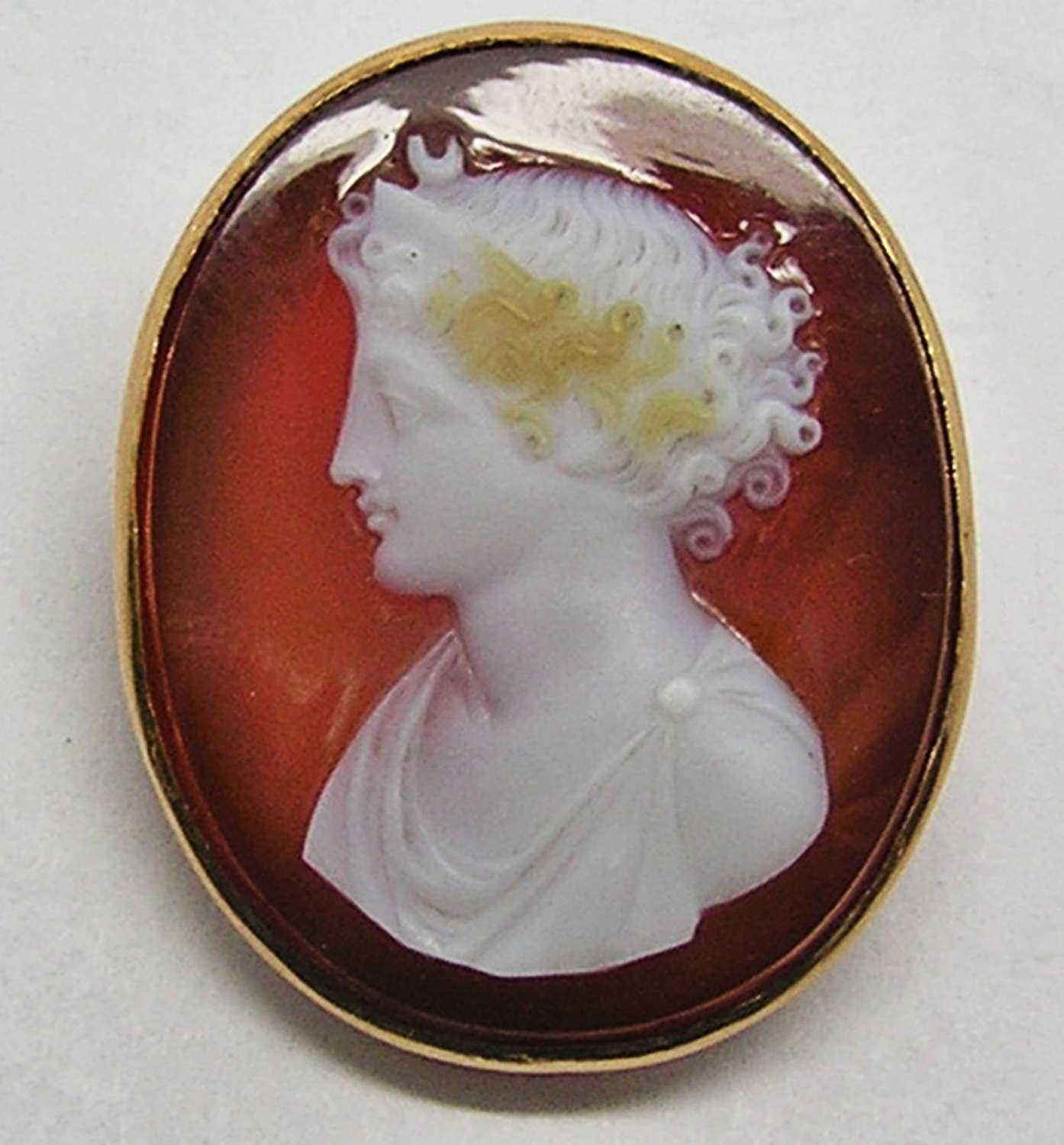 Georgian Neoclassical hardstone cameo brooch of Diana