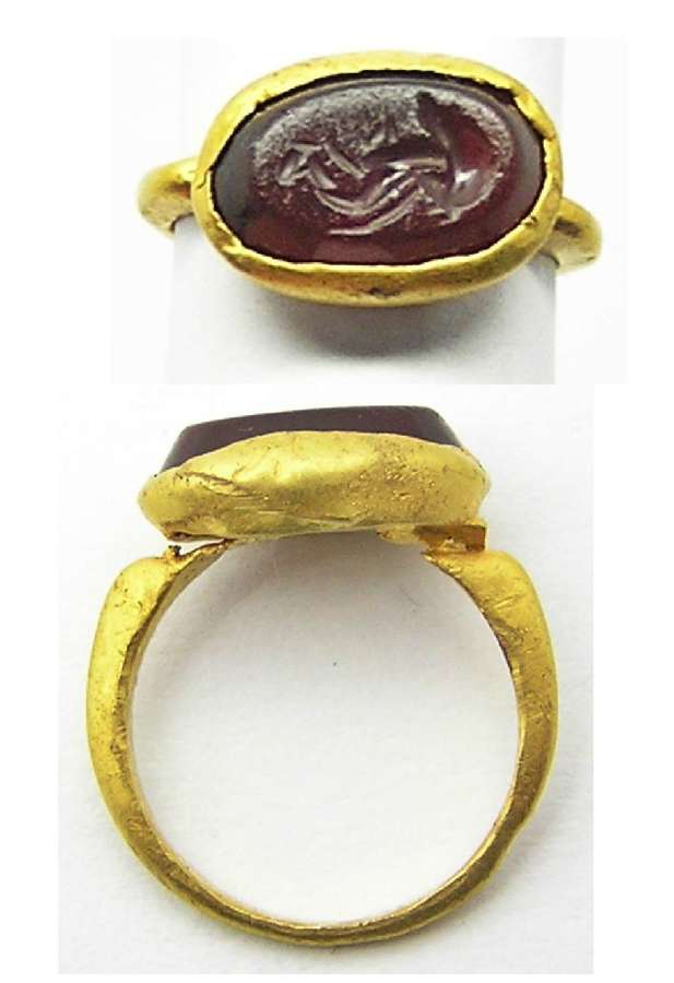 Ancient Roman Gold Garnet Intaglio Ring of a Fish