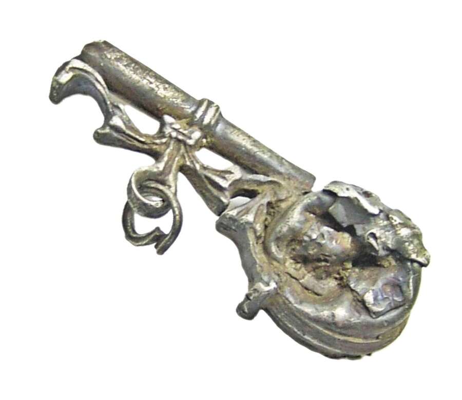 Tudor silver hunting / hawking whistle pendant