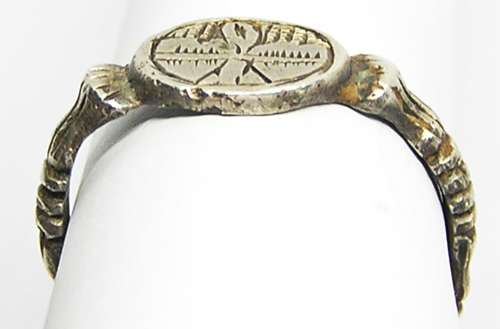 Renaissance silver finger ring pair of hearts joined by a lovers knot