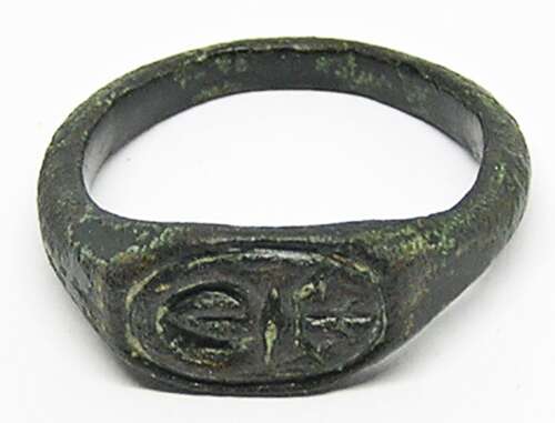 Medieval English bronze signet ring crowned letter T