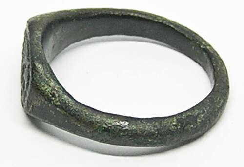 Medieval English bronze signet ring crowned letter T