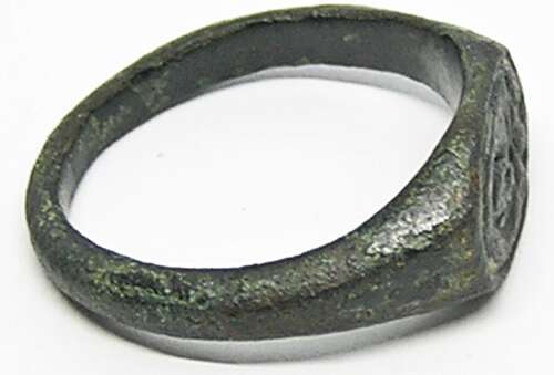 Medieval English bronze signet ring crowned letter T