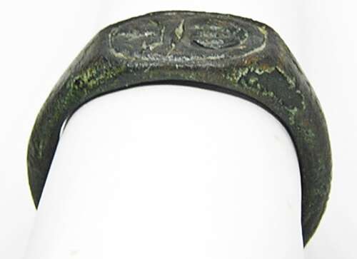 Medieval English bronze signet ring crowned letter T