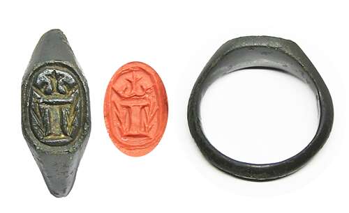 Medieval English bronze signet ring crowned letter I