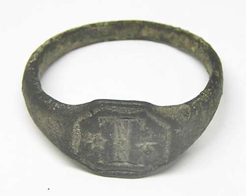 Medieval English bronze signet ring letter I flanked by two stars