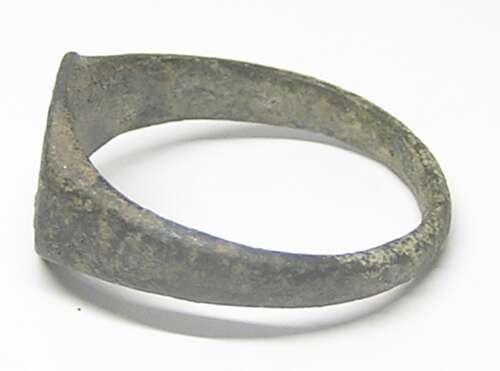Medieval English bronze signet ring letter I flanked by two stars