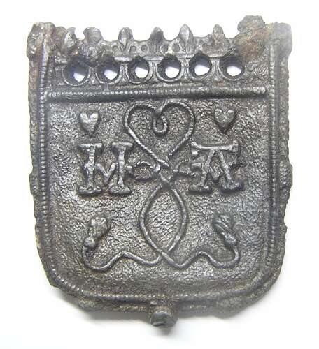 Renaissance pewter belt chape lovers knot between initials H & A Tudor Henry & Anne Boleyn
